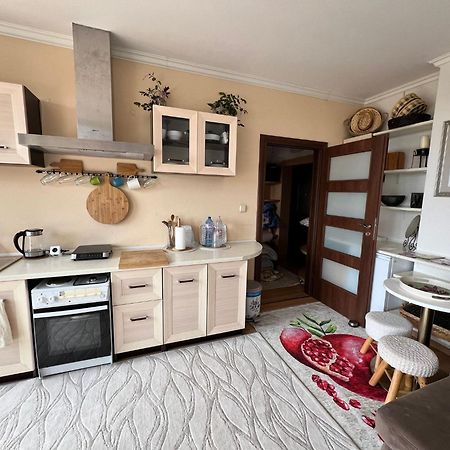 Downtown Central Apartment With Working Kitchen, City Views & Free Parking Kazanlak Ngoại thất bức ảnh