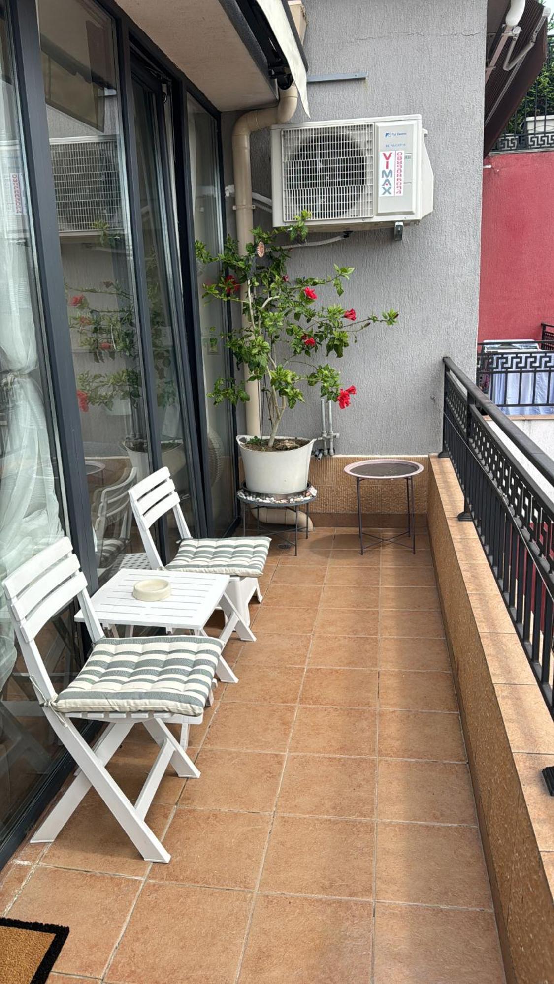 Downtown Central Apartment With Working Kitchen, City Views & Free Parking Kazanlak Ngoại thất bức ảnh
