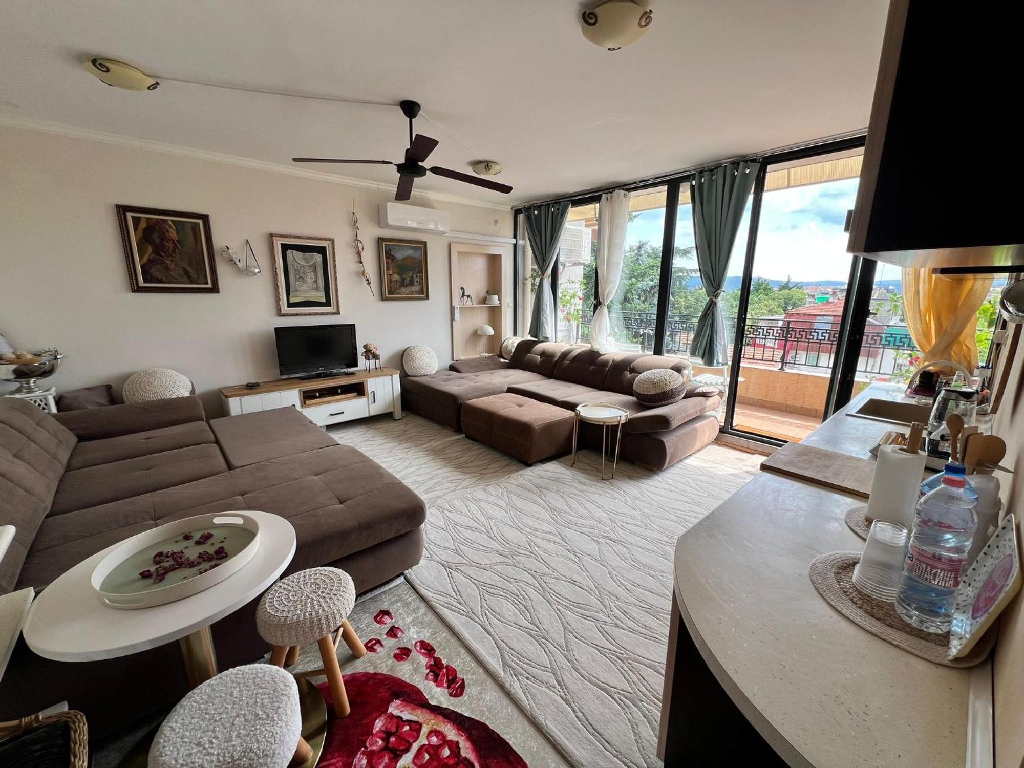 Downtown Central Apartment With Working Kitchen, City Views & Free Parking Kazanlak Ngoại thất bức ảnh