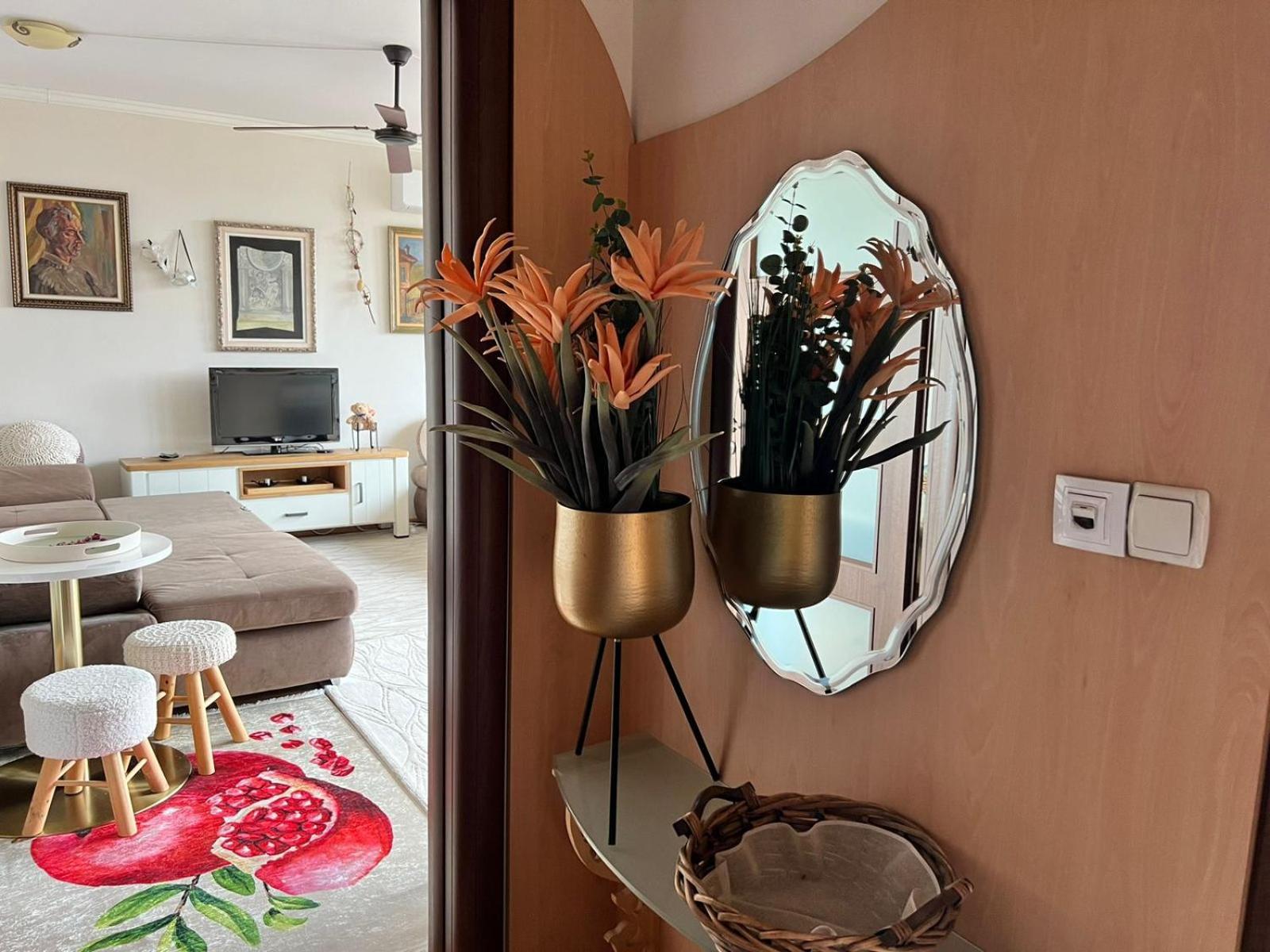 Downtown Central Apartment With Working Kitchen, City Views & Free Parking Kazanlak Ngoại thất bức ảnh