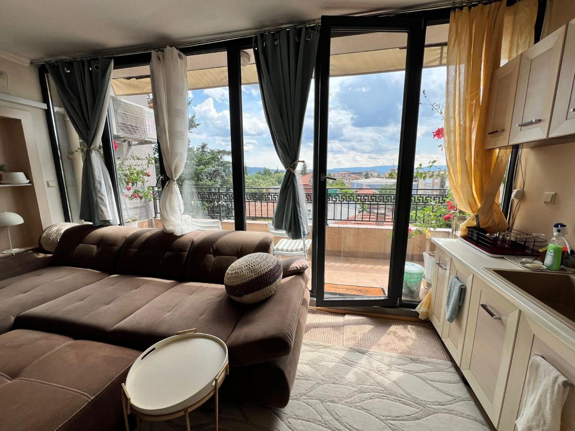 Downtown Central Apartment With Working Kitchen, City Views & Free Parking Kazanlak Ngoại thất bức ảnh