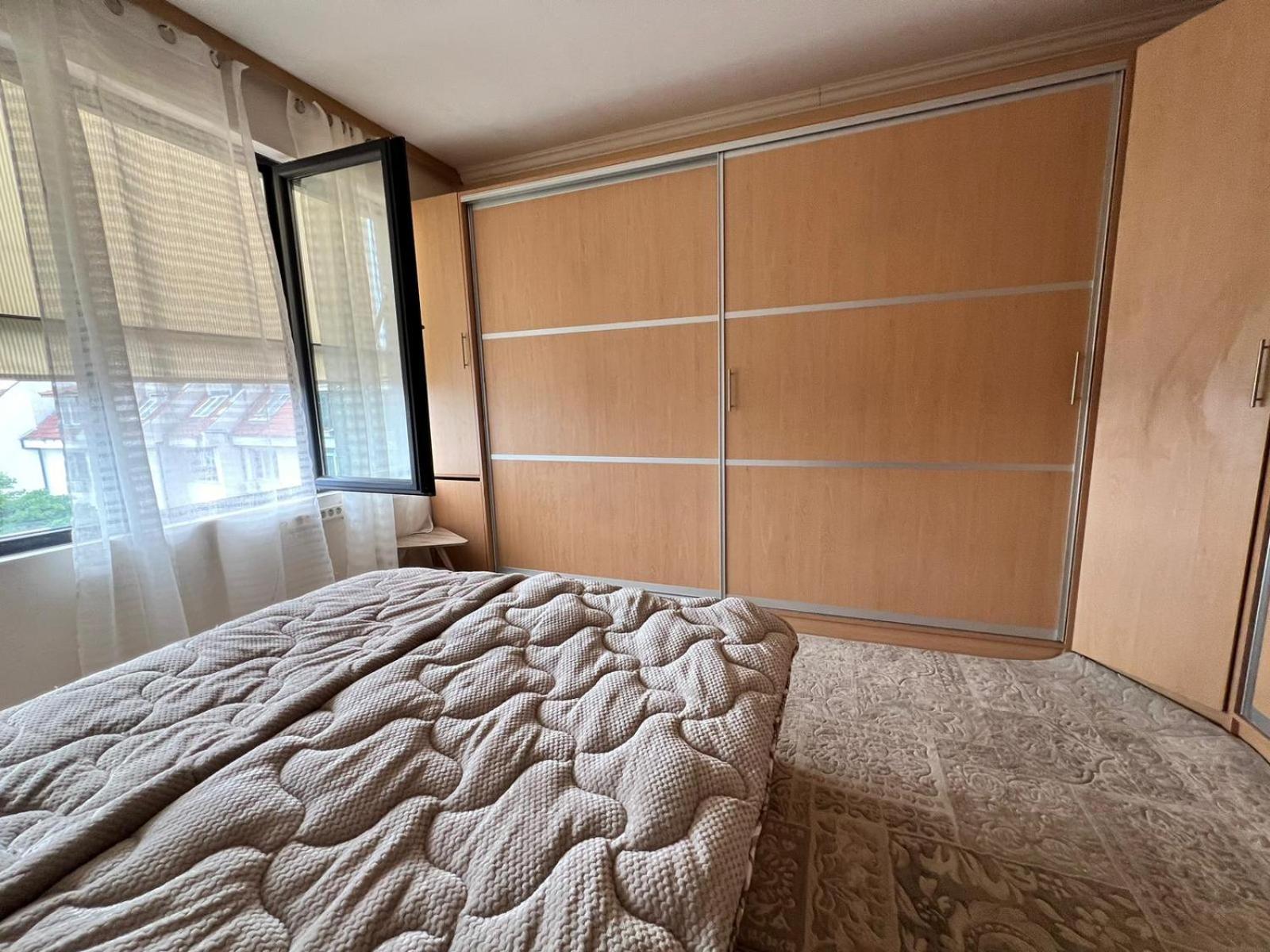 Downtown Central Apartment With Working Kitchen, City Views & Free Parking Kazanlak Ngoại thất bức ảnh