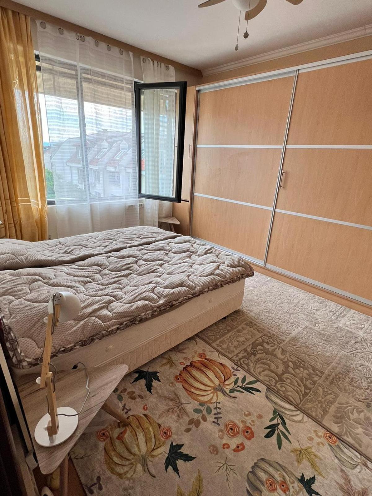 Downtown Central Apartment With Working Kitchen, City Views & Free Parking Kazanlak Ngoại thất bức ảnh