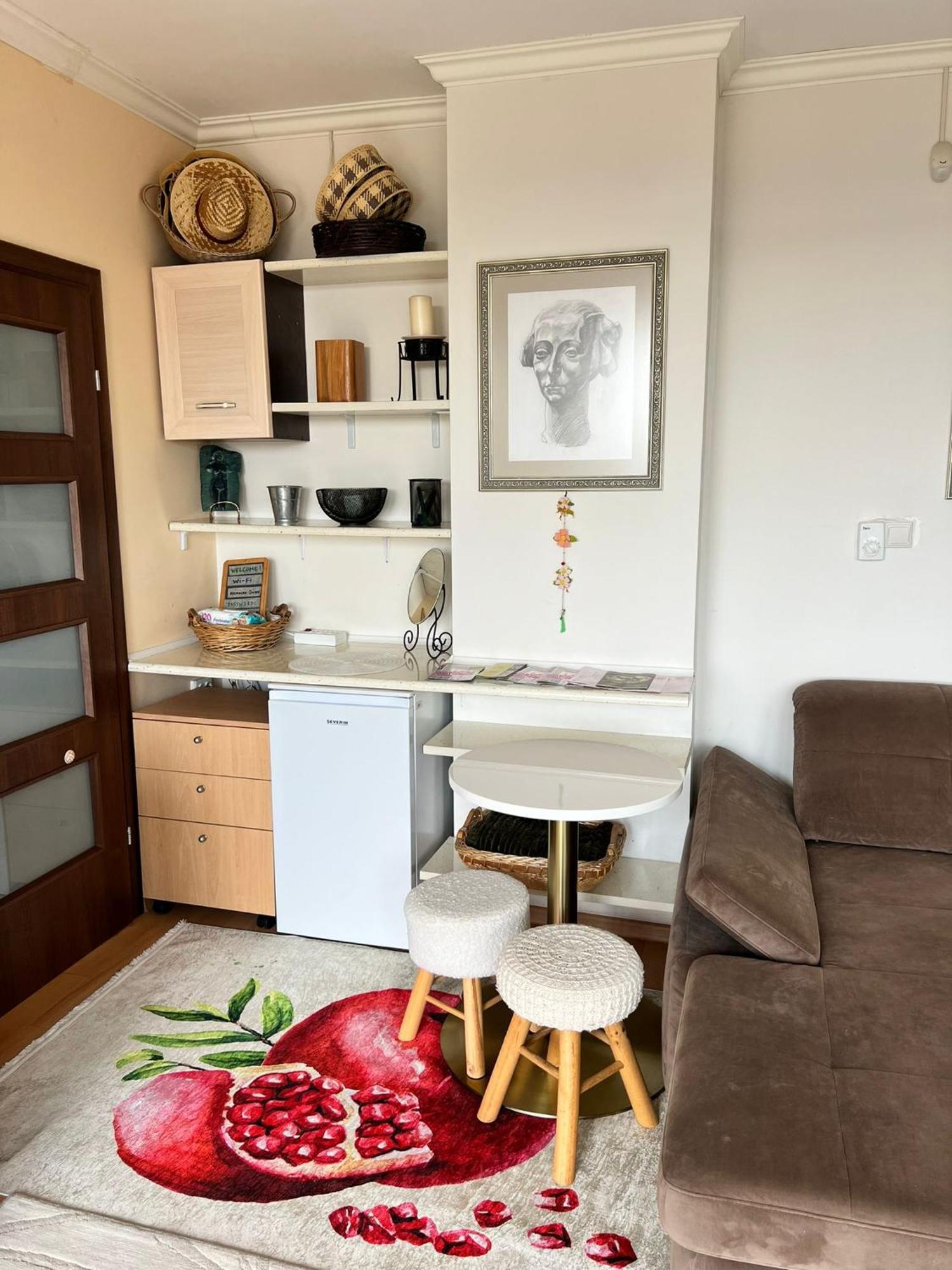 Downtown Central Apartment With Working Kitchen, City Views & Free Parking Kazanlak Ngoại thất bức ảnh