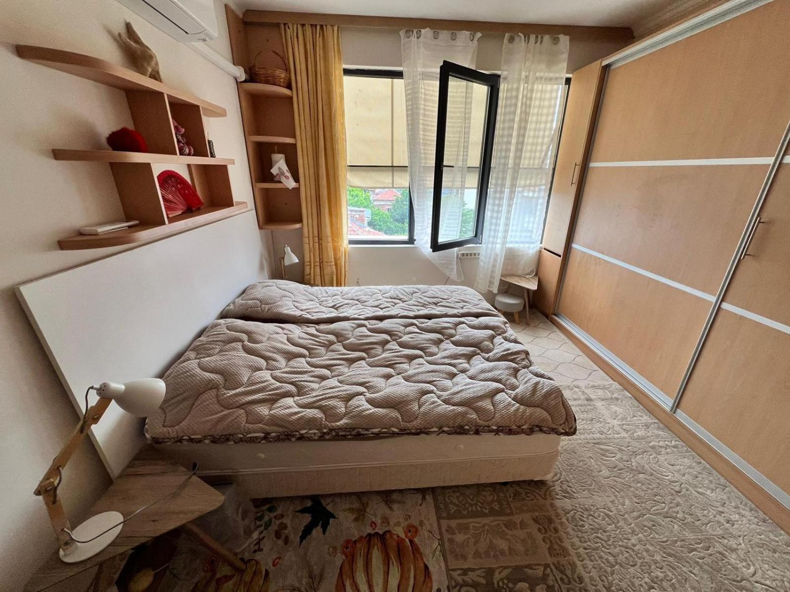 Downtown Central Apartment With Working Kitchen, City Views & Free Parking Kazanlak Ngoại thất bức ảnh