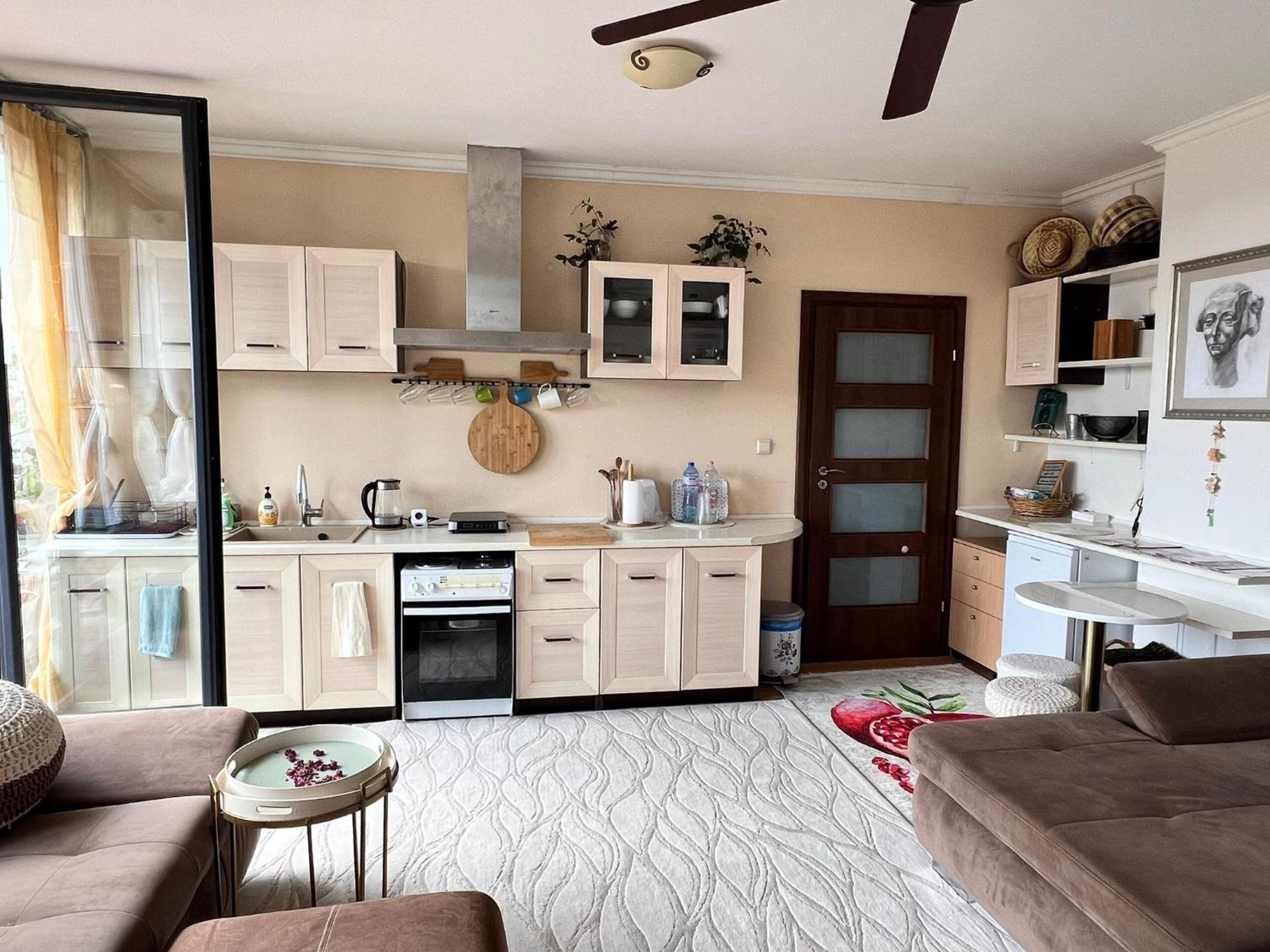 Downtown Central Apartment With Working Kitchen, City Views & Free Parking Kazanlak Ngoại thất bức ảnh