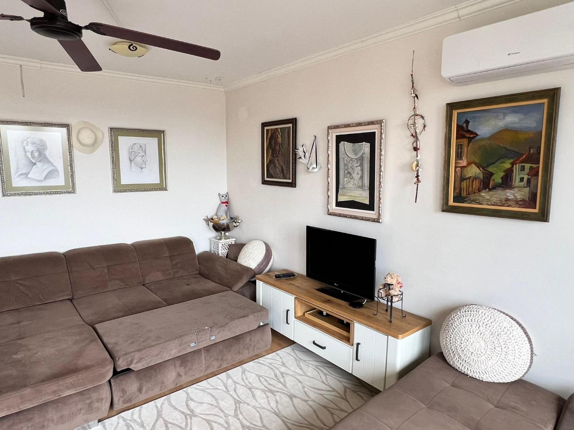 Downtown Central Apartment With Working Kitchen, City Views & Free Parking Kazanlak Ngoại thất bức ảnh