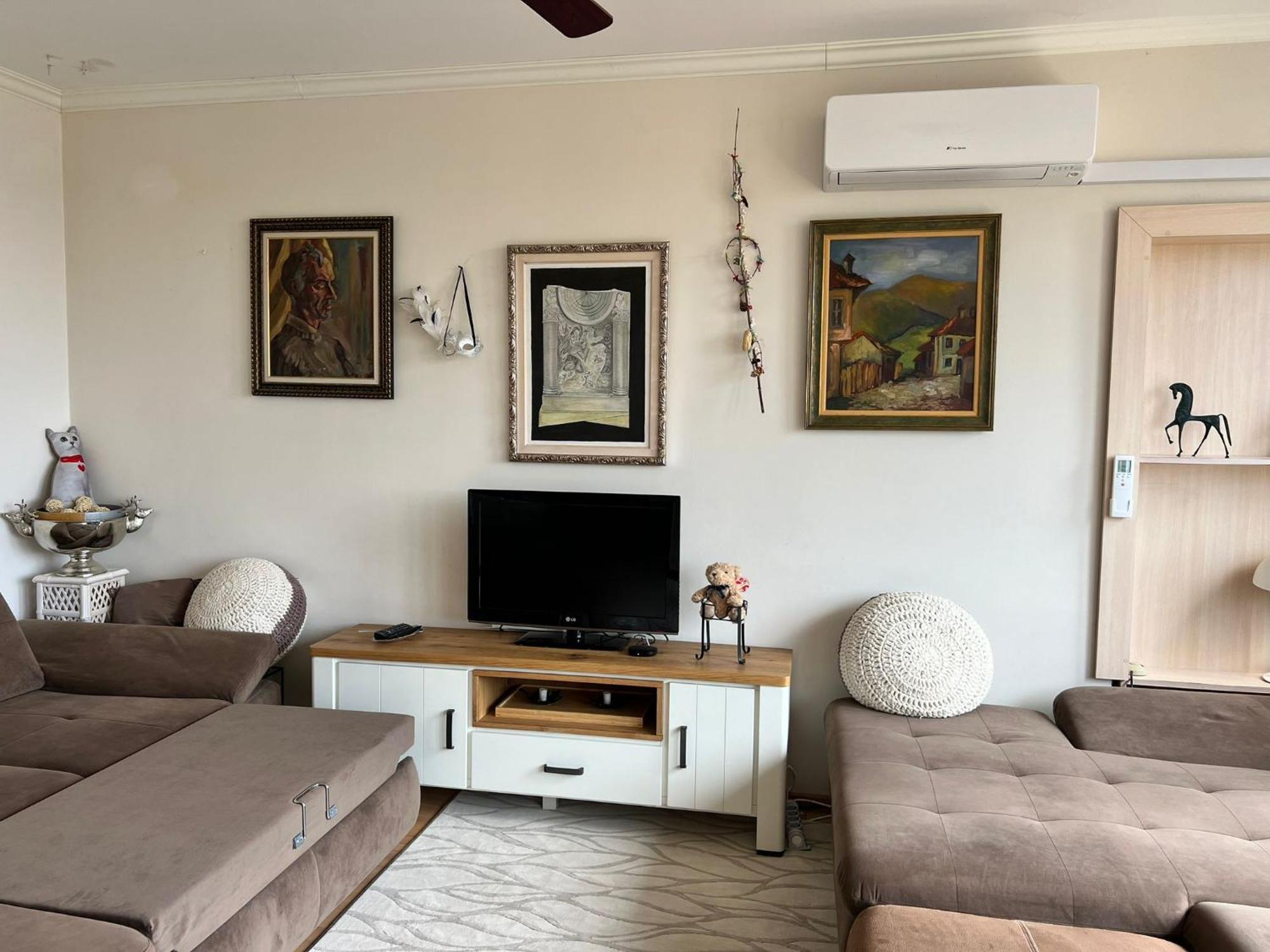 Downtown Central Apartment With Working Kitchen, City Views & Free Parking Kazanlak Ngoại thất bức ảnh
