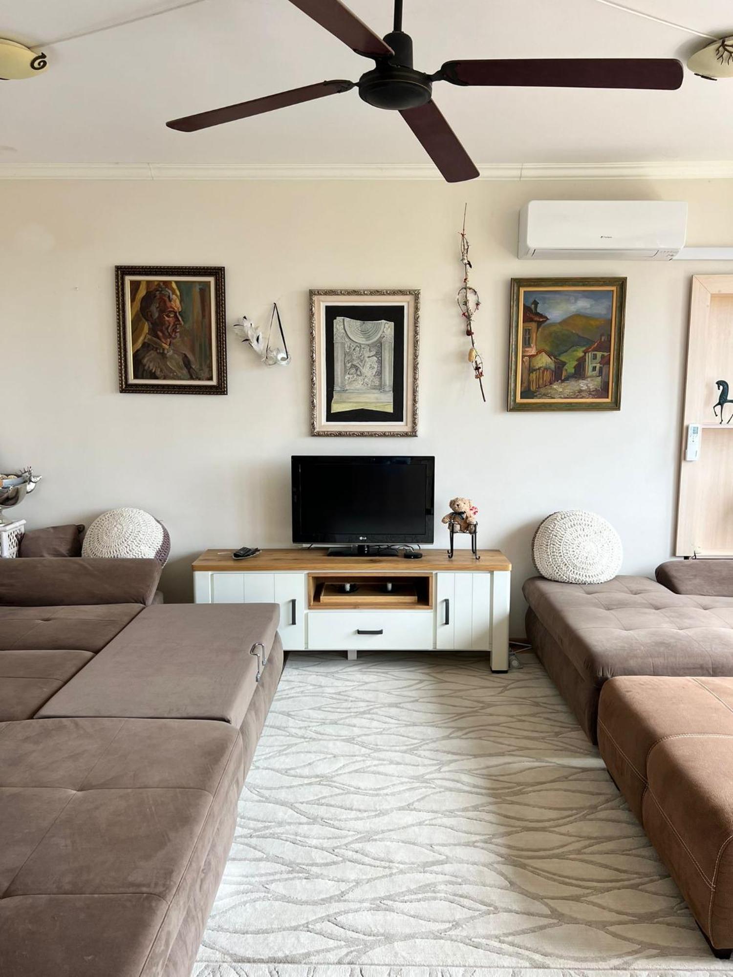 Downtown Central Apartment With Working Kitchen, City Views & Free Parking Kazanlak Ngoại thất bức ảnh
