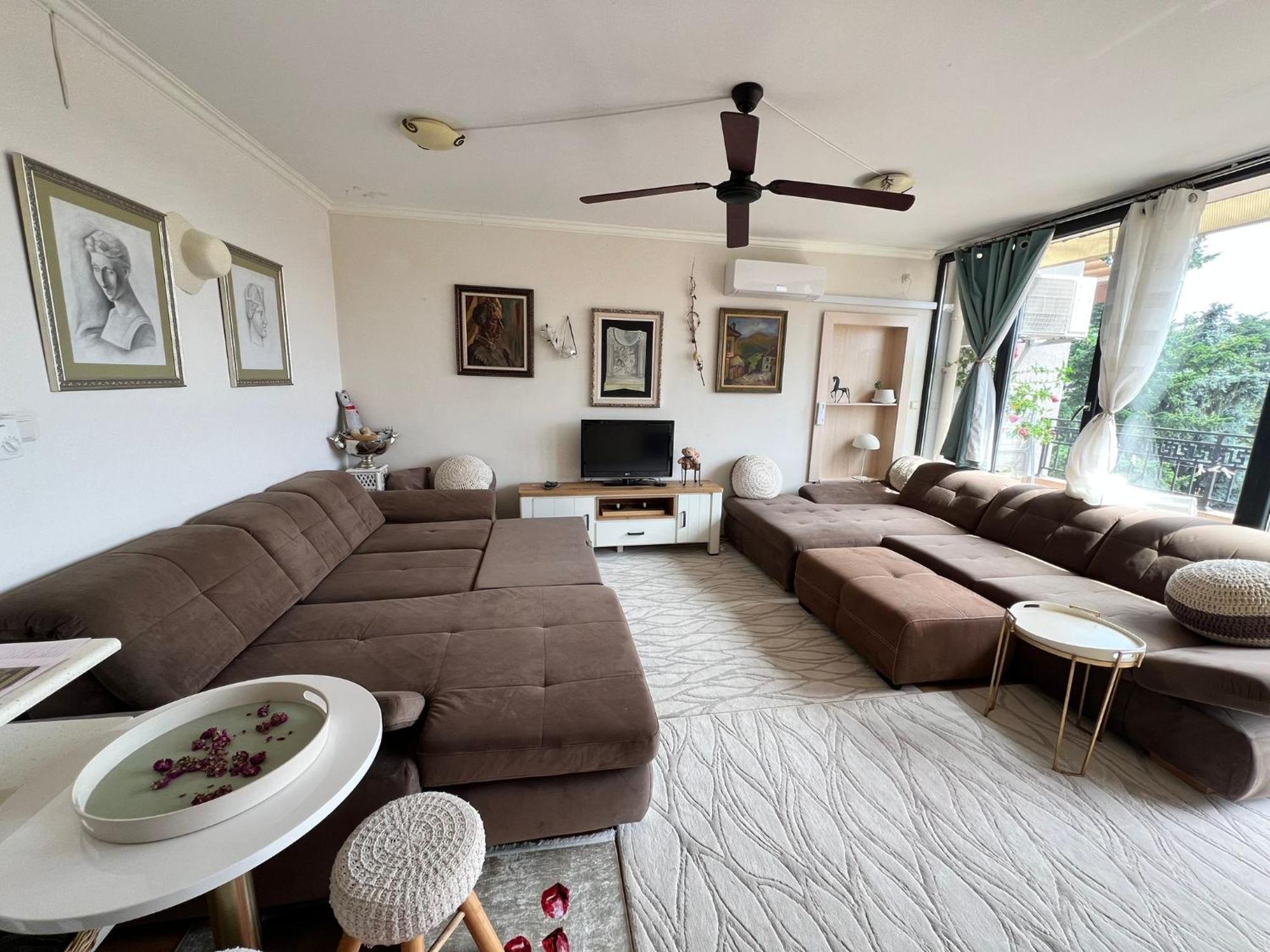 Downtown Central Apartment With Working Kitchen, City Views & Free Parking Kazanlak Ngoại thất bức ảnh