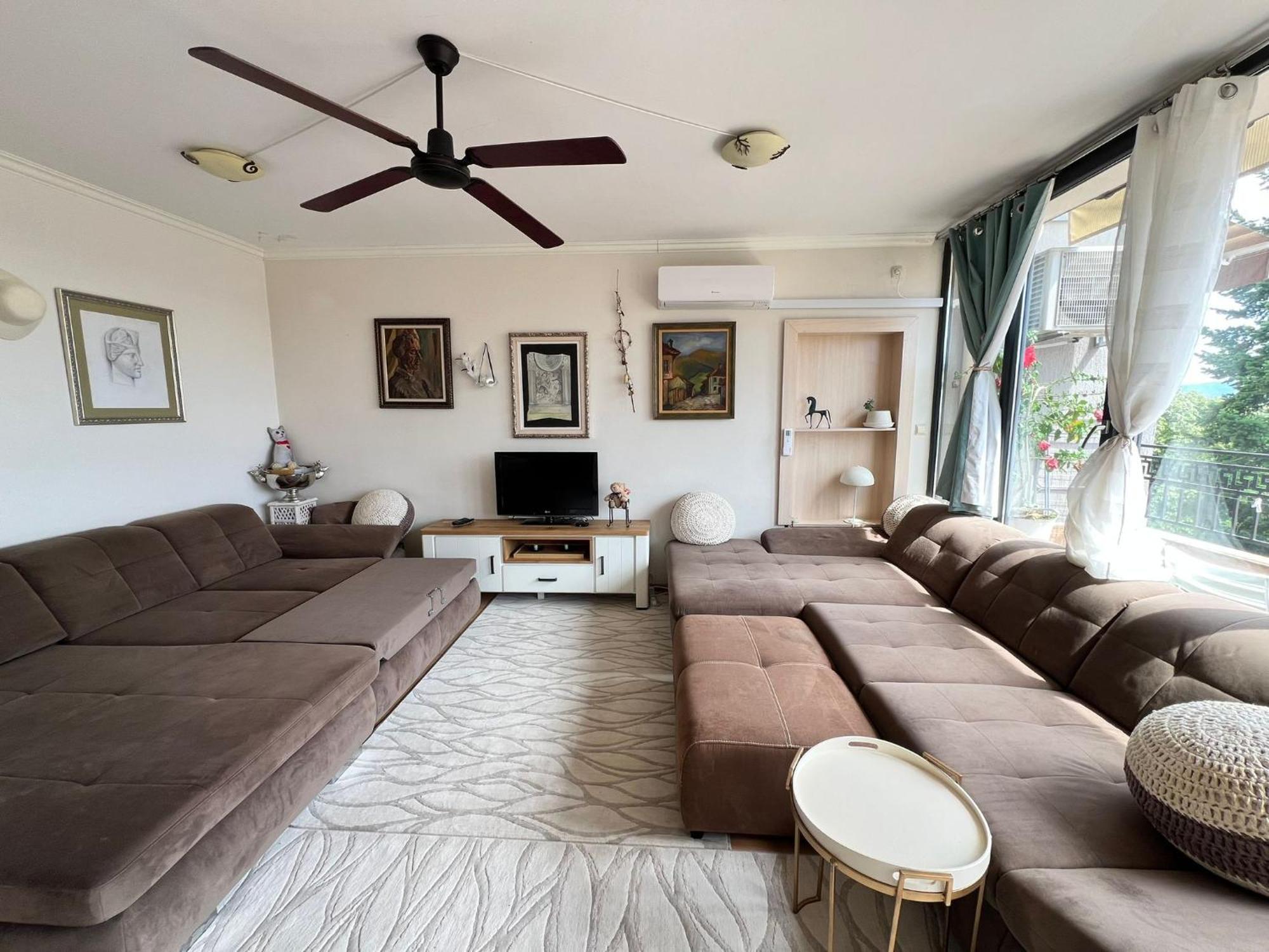 Downtown Central Apartment With Working Kitchen, City Views & Free Parking Kazanlak Ngoại thất bức ảnh