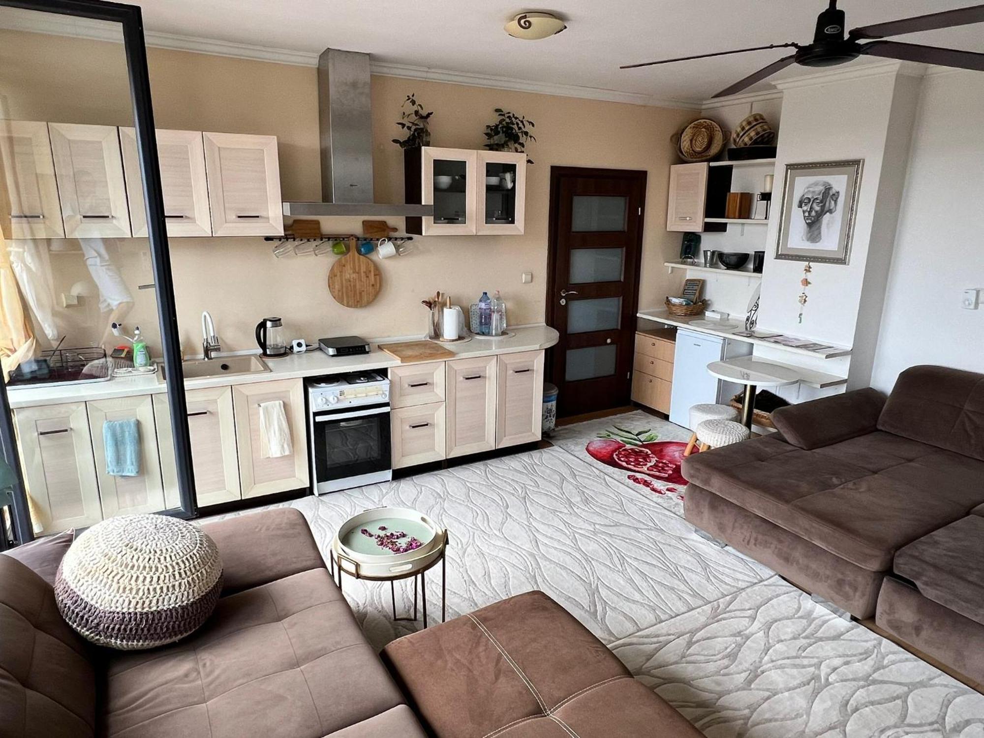 Downtown Central Apartment With Working Kitchen, City Views & Free Parking Kazanlak Ngoại thất bức ảnh