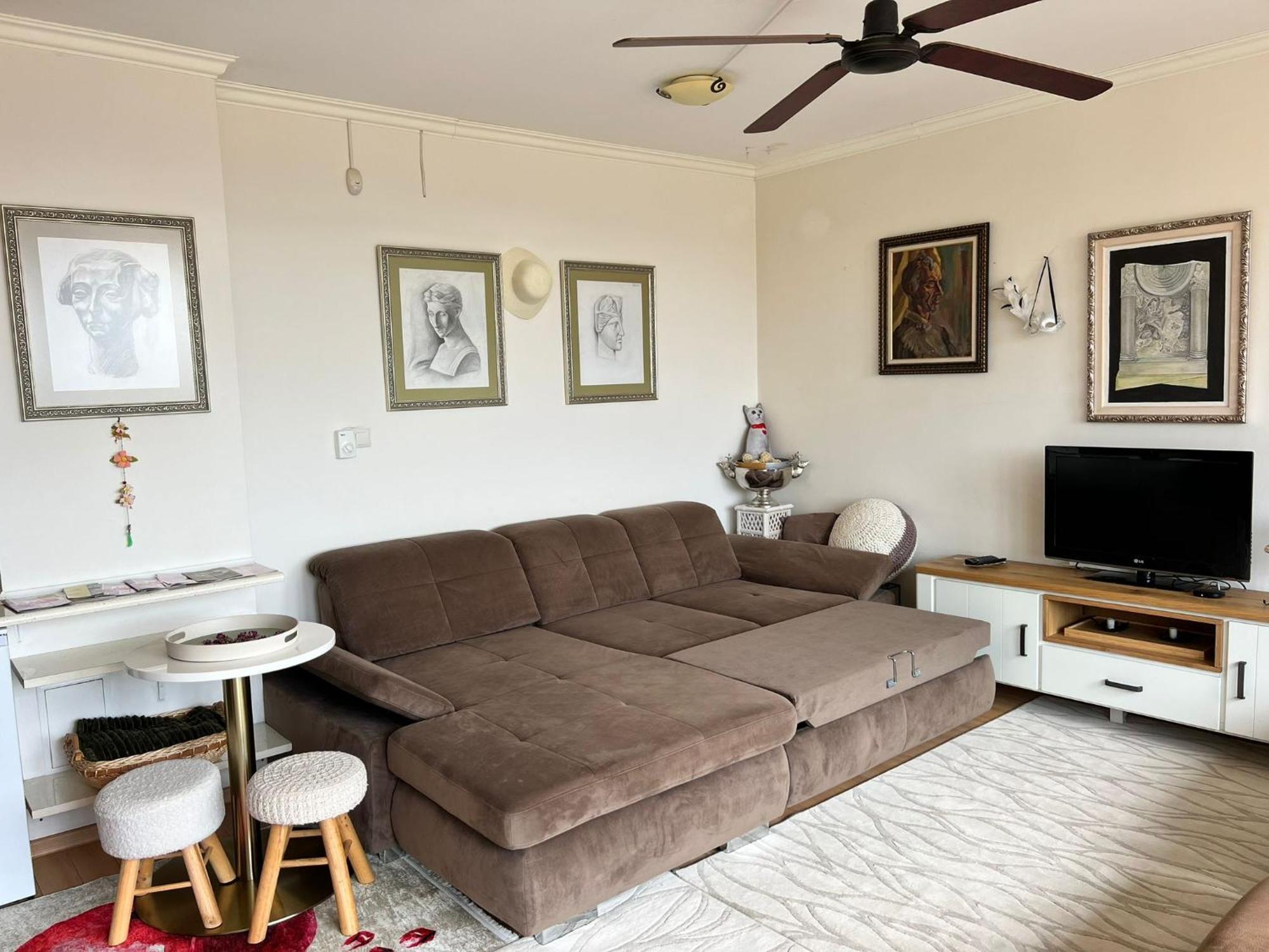Downtown Central Apartment With Working Kitchen, City Views & Free Parking Kazanlak Ngoại thất bức ảnh