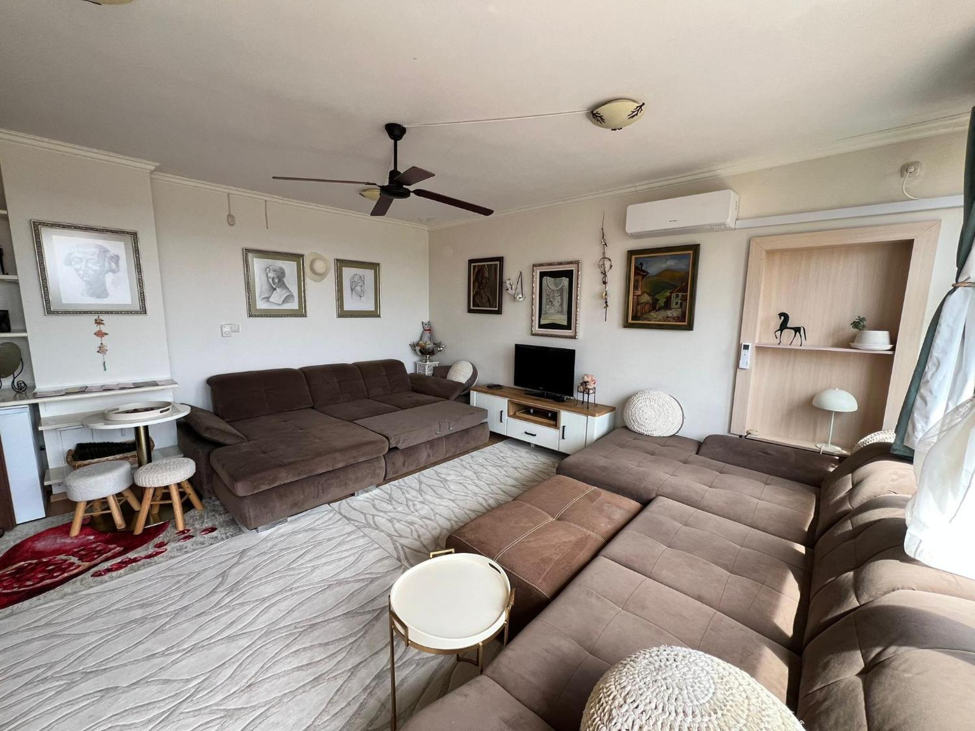 Downtown Central Apartment With Working Kitchen, City Views & Free Parking Kazanlak Ngoại thất bức ảnh