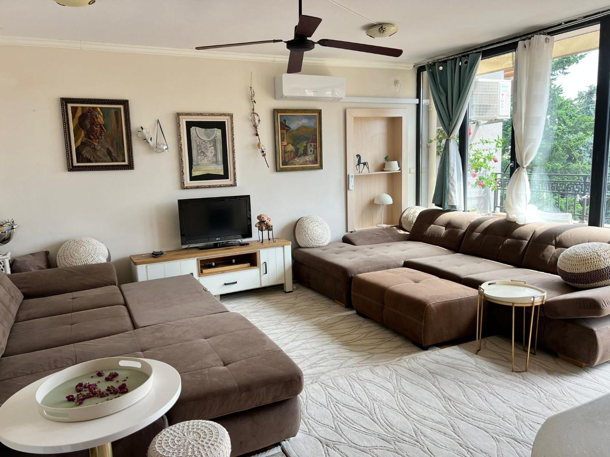 Downtown Central Apartment With Working Kitchen, City Views & Free Parking Kazanlak Ngoại thất bức ảnh