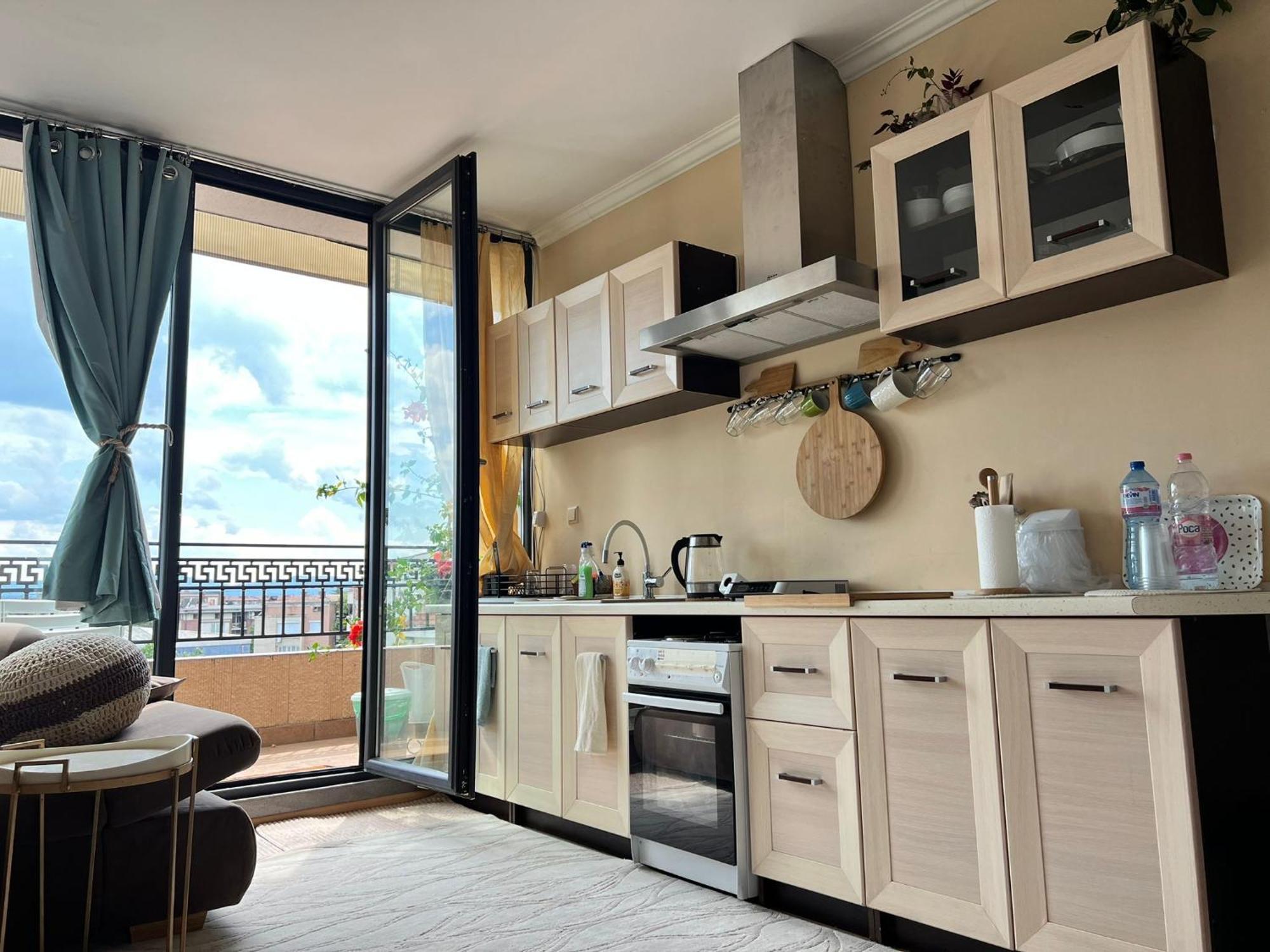 Downtown Central Apartment With Working Kitchen, City Views & Free Parking Kazanlak Ngoại thất bức ảnh