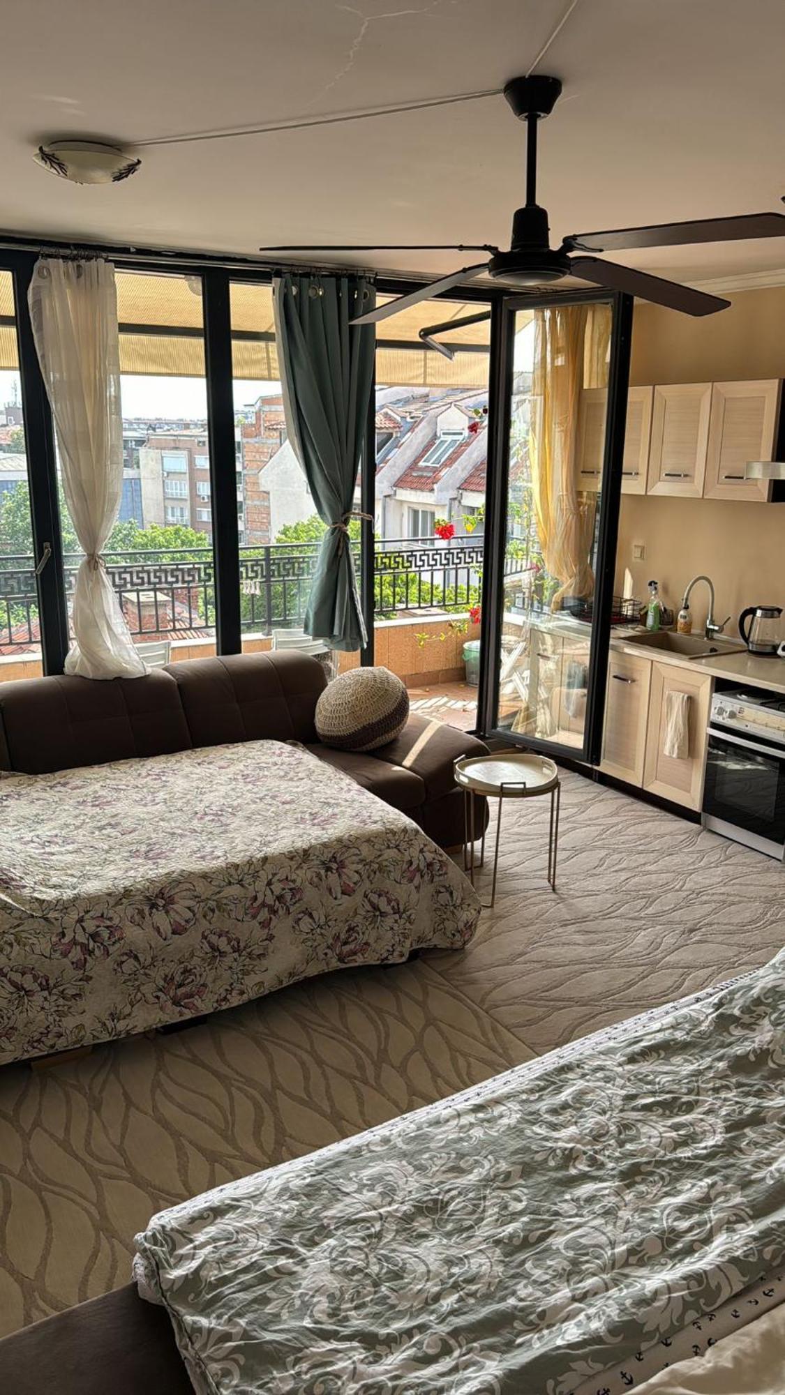 Downtown Central Apartment With Working Kitchen, City Views & Free Parking Kazanlak Ngoại thất bức ảnh