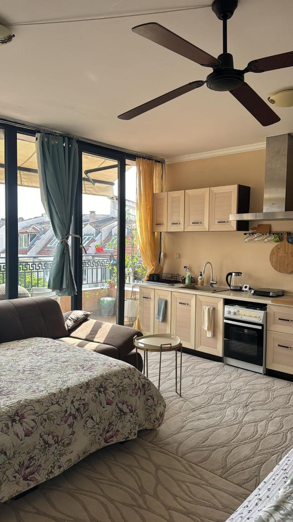 Downtown Central Apartment With Working Kitchen, City Views & Free Parking Kazanlak Ngoại thất bức ảnh