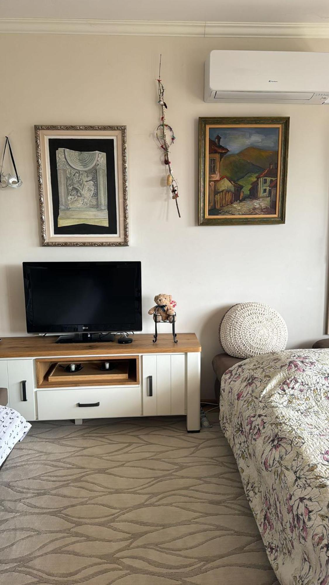 Downtown Central Apartment With Working Kitchen, City Views & Free Parking Kazanlak Ngoại thất bức ảnh