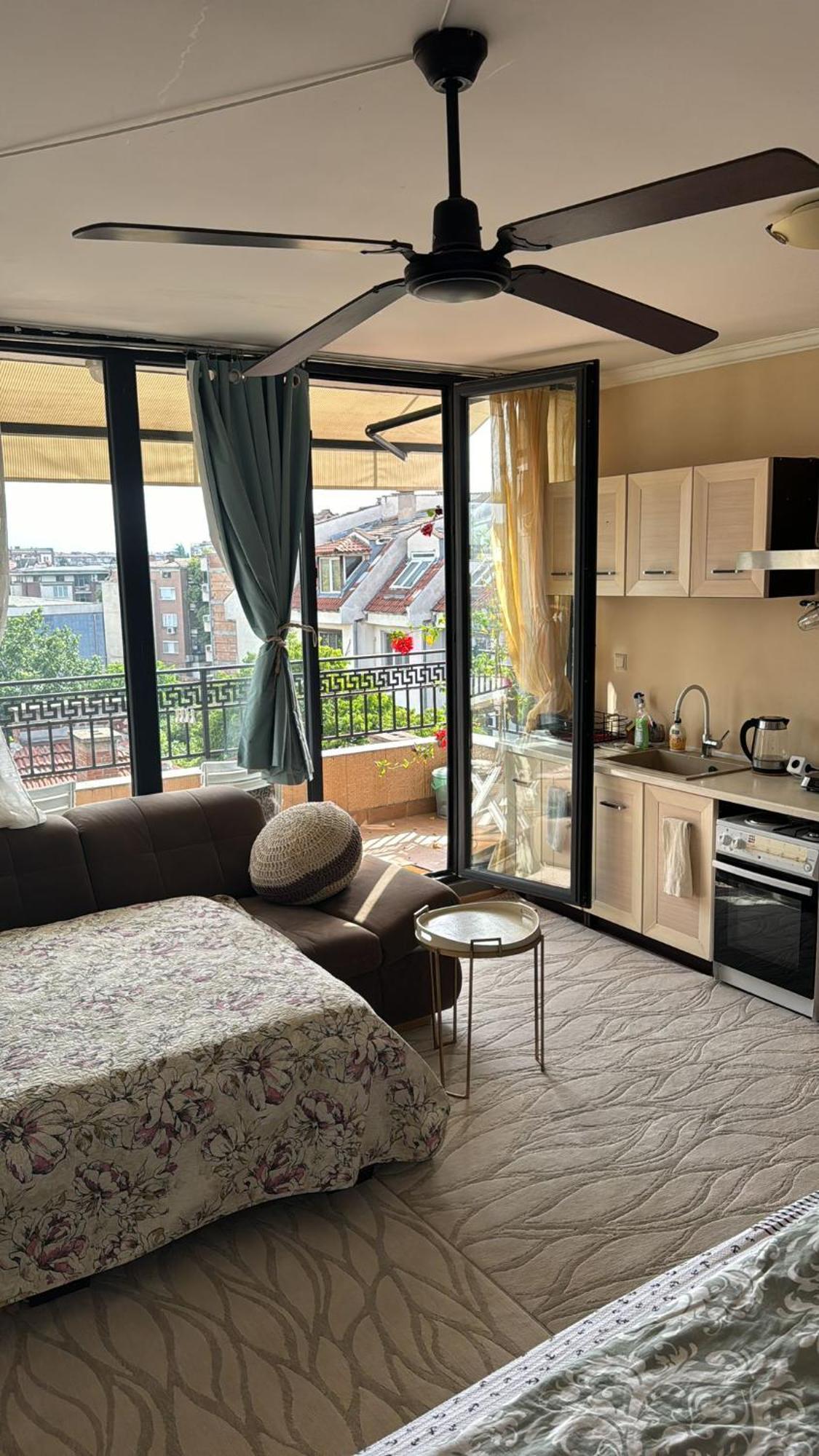 Downtown Central Apartment With Working Kitchen, City Views & Free Parking Kazanlak Ngoại thất bức ảnh