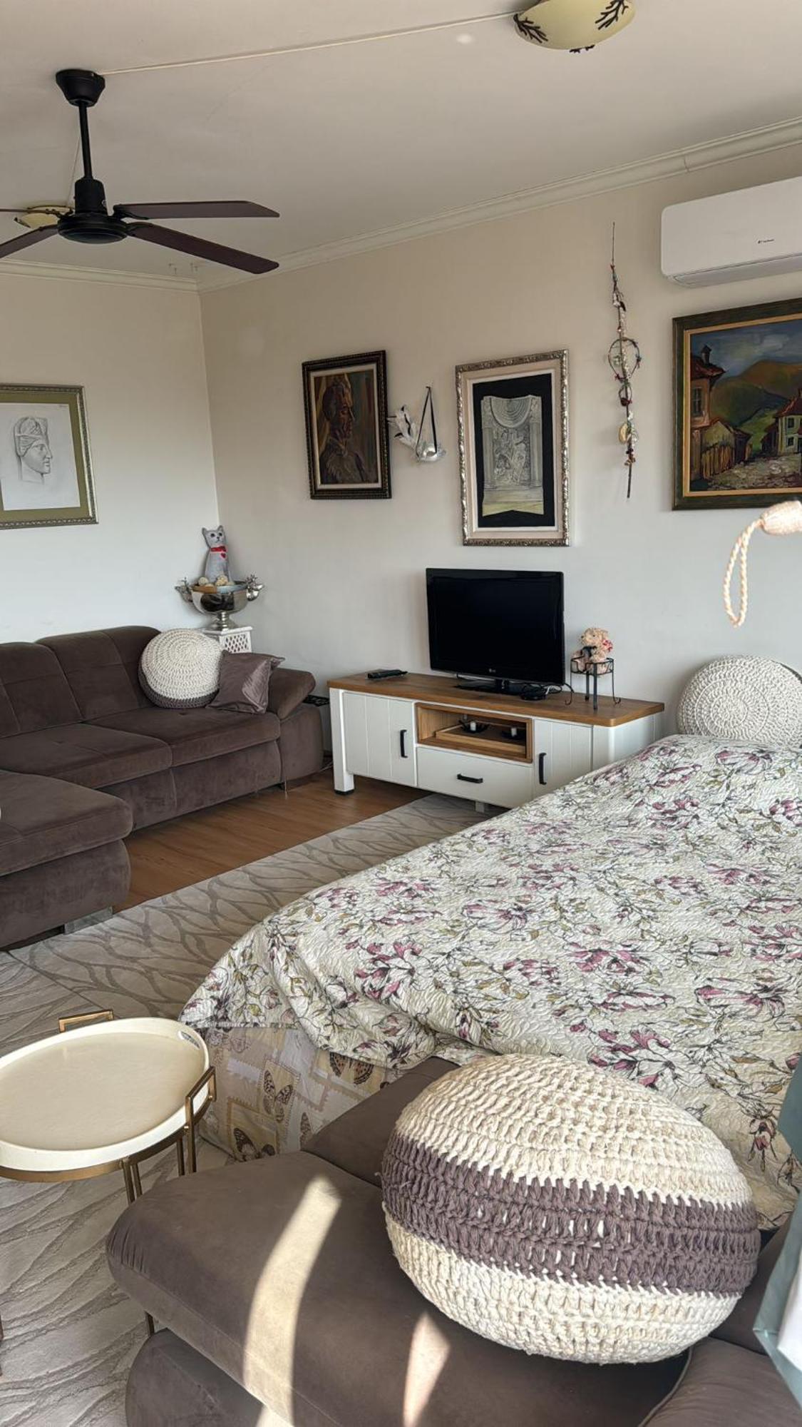 Downtown Central Apartment With Working Kitchen, City Views & Free Parking Kazanlak Ngoại thất bức ảnh